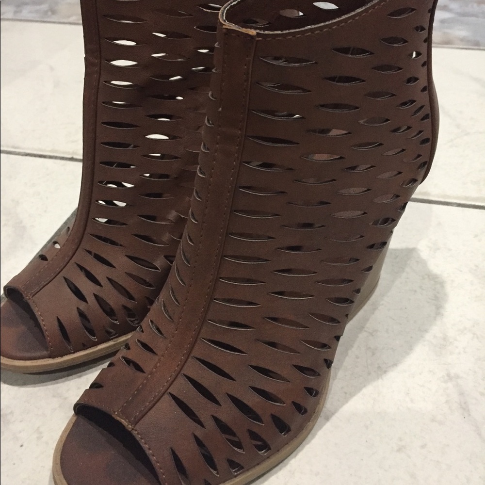 Brown Heels with Zipper Back